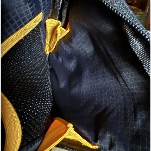 MO4Travel Bundle Two Pouches 6 Pocket Zippers Mesh Lightweight Padded Nw/oT - Picture 6 of 6